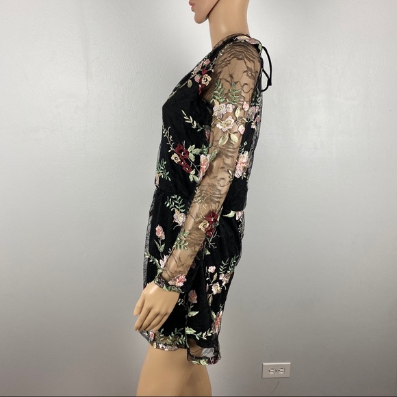NEW TOPSHOP FLORAL EMBROIDERED LACE ROMPER - Picture 4 of 5